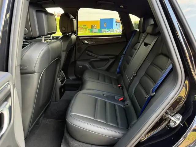 Porsche Macan view 9
