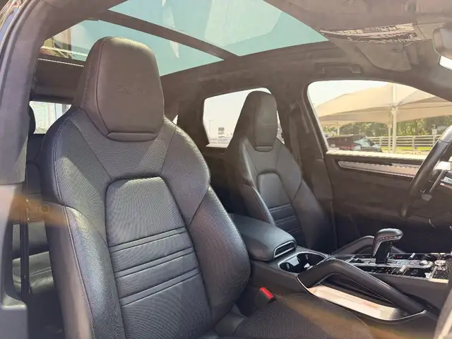Porsche Cayenne view 15