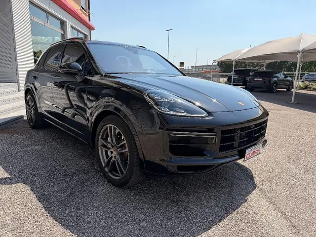 Porsche Cayenne view 3