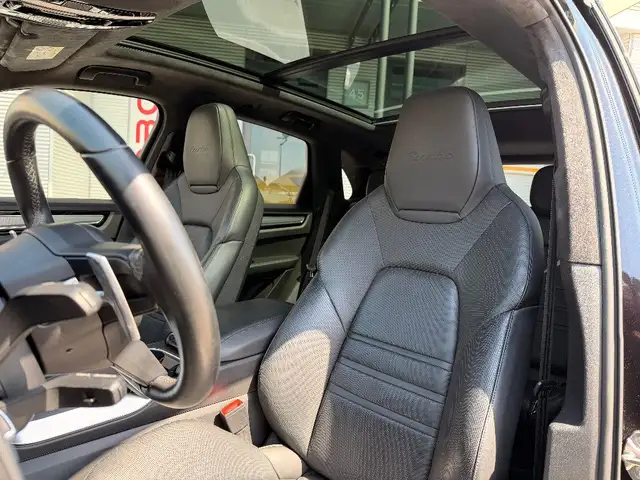 Porsche Cayenne view 11