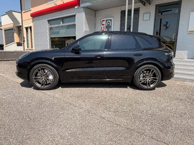 Porsche Cayenne view 5