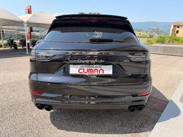 Porsche Cayenne view 7