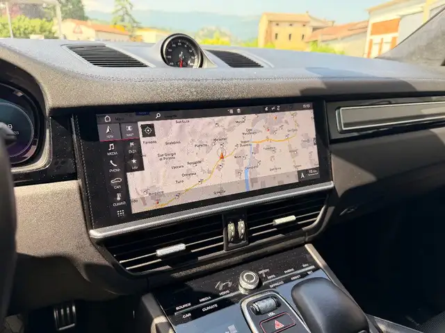 Porsche Cayenne view 18