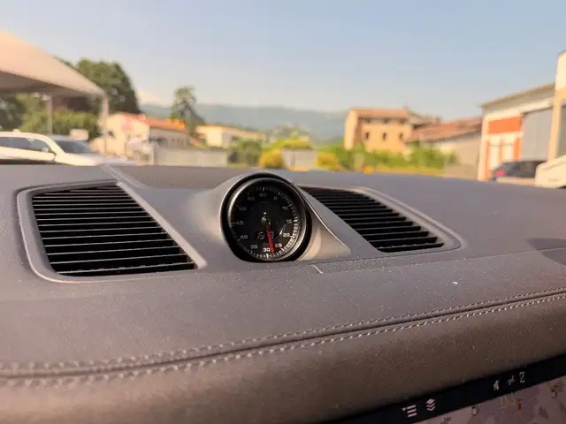 Porsche Cayenne view 17