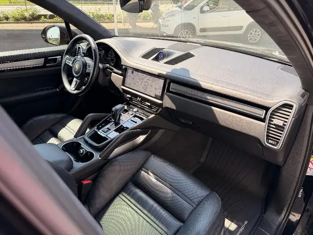 Porsche Cayenne view 14