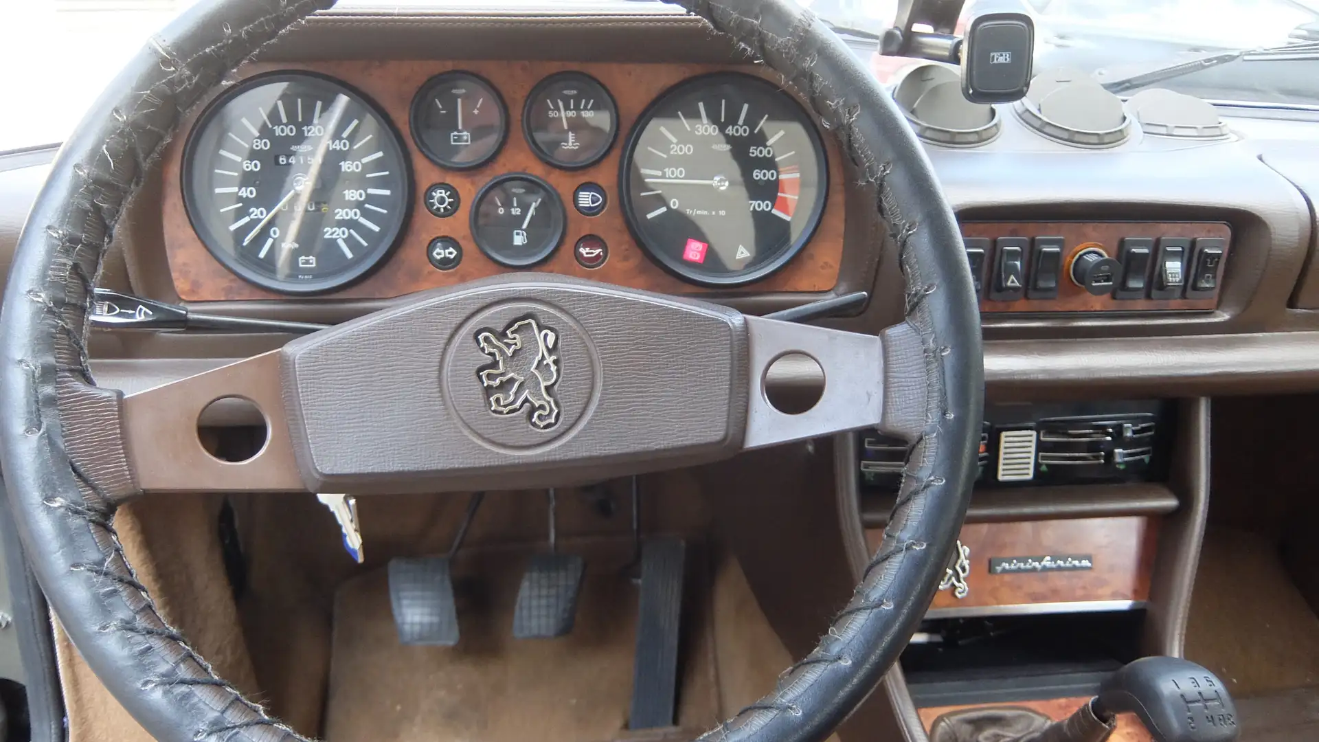 Peugeot 504 coupé C12 2 L Bronzová - 2