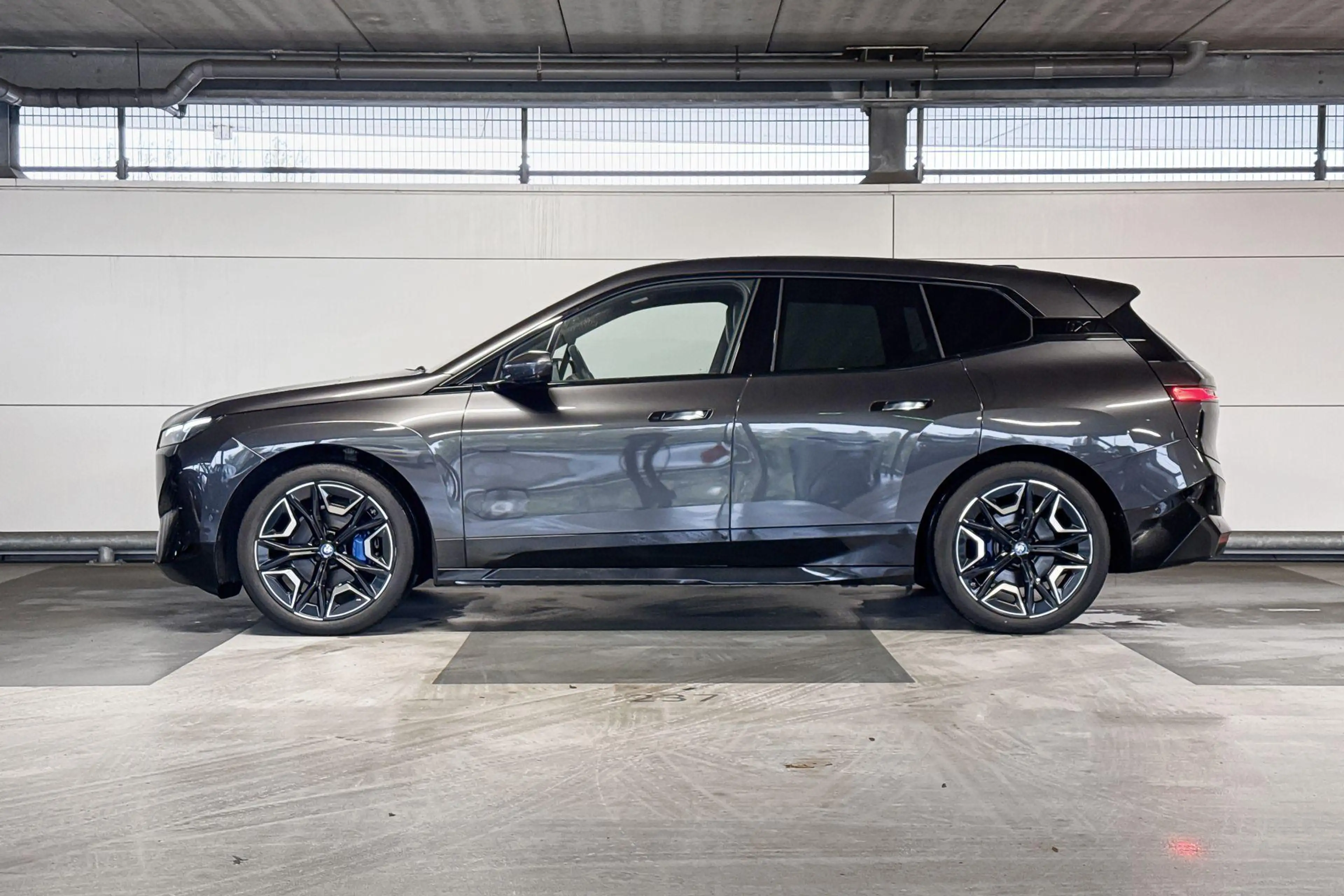 BMW iX xDrive40 Business Edition Plus 77 kWh — photo 2