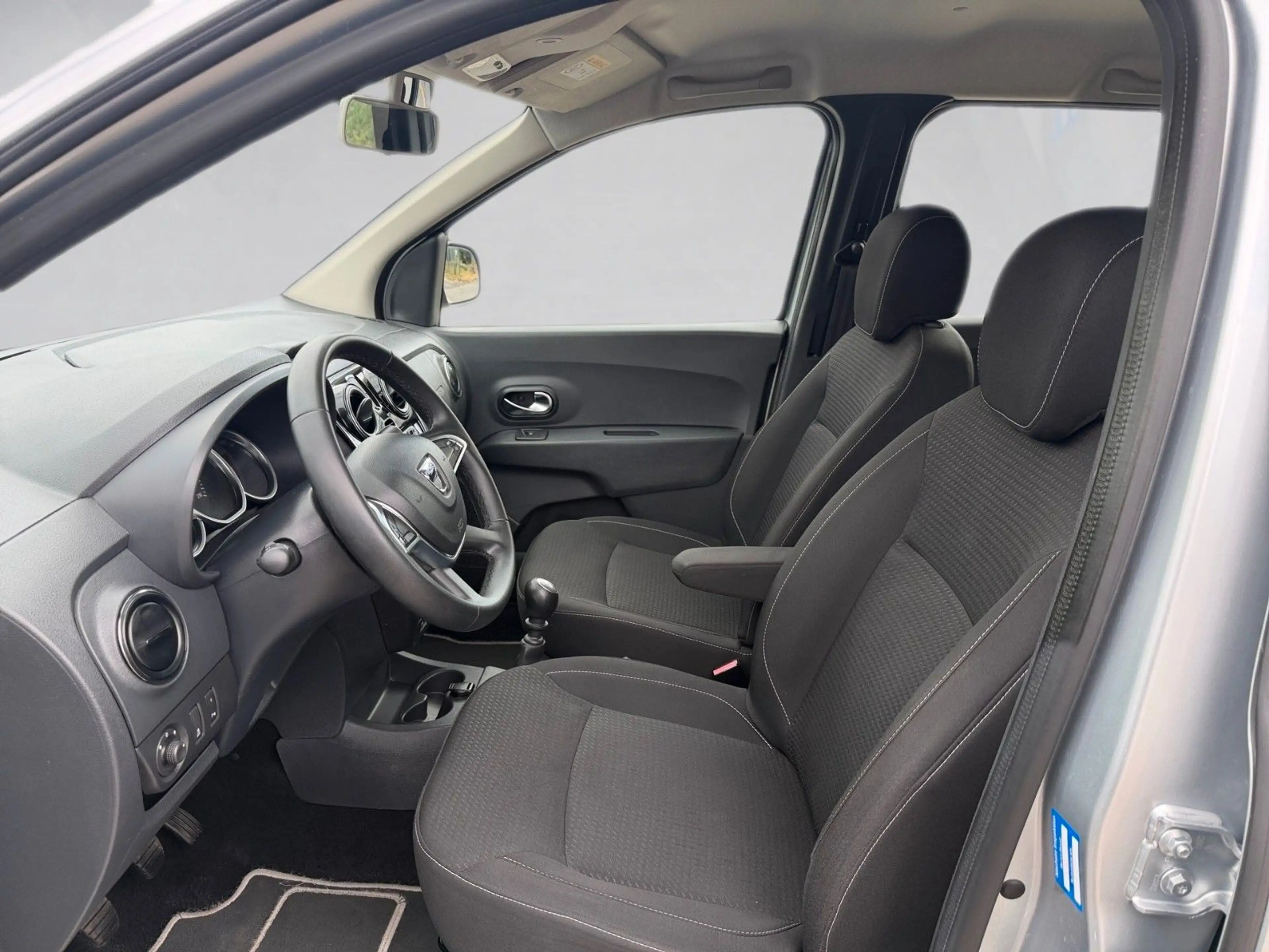 Dacia Lodgy Comfort 1.3 tce 7 Sitzer — photo 11