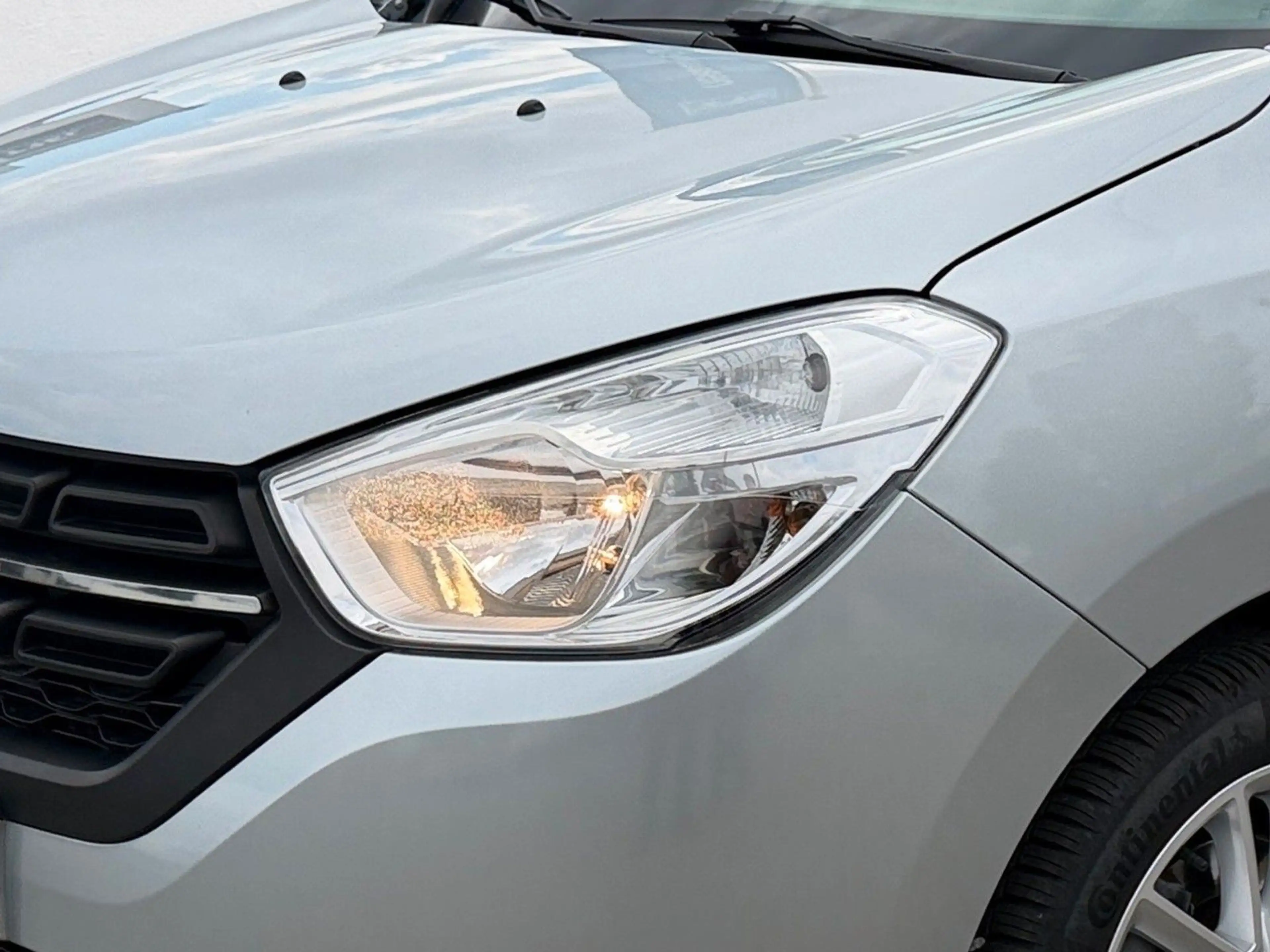 Dacia Lodgy Comfort 1.3 tce 7 Sitzer — photo 2