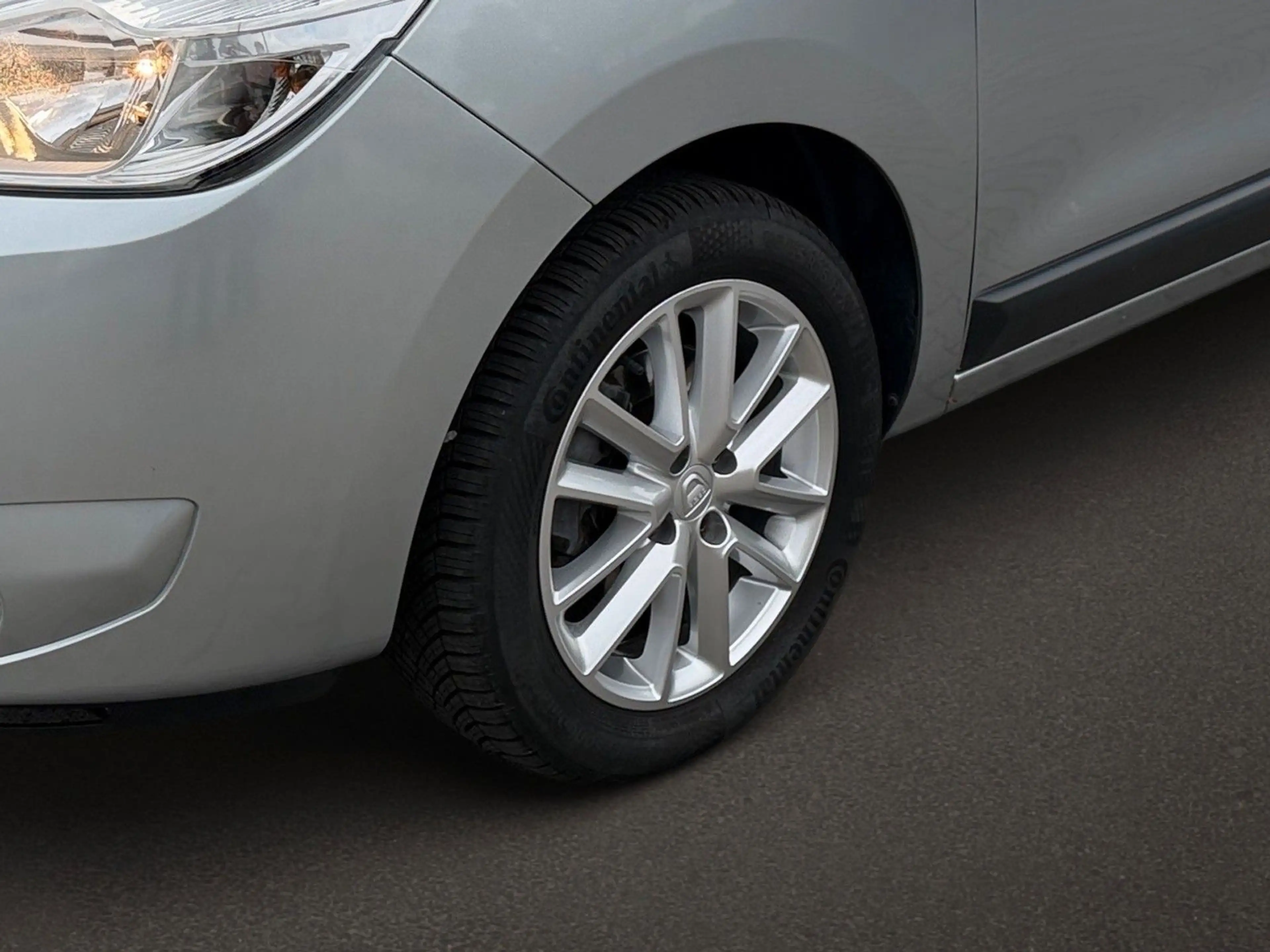 Dacia Lodgy Comfort 1.3 tce 7 Sitzer — photo 10