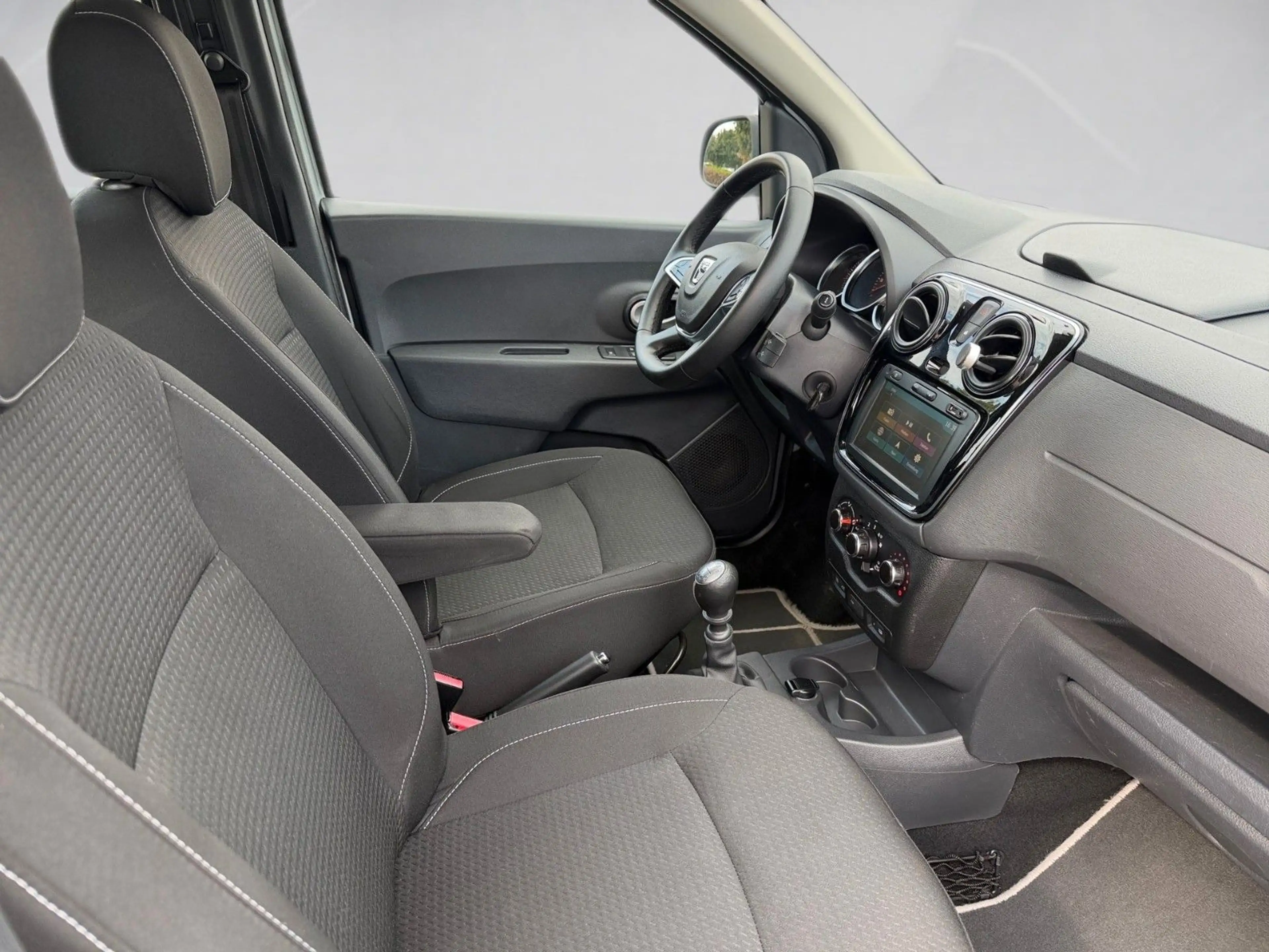 Dacia Lodgy Comfort 1.3 tce 7 Sitzer — photo 15