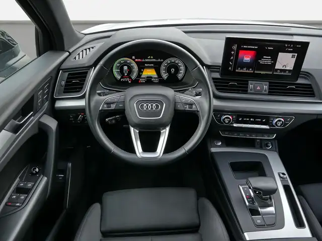 Audi Q5 view 8