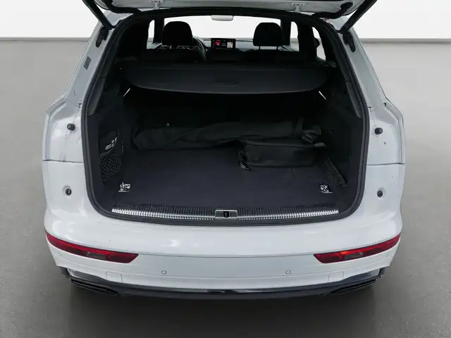 Audi Q5 view 12