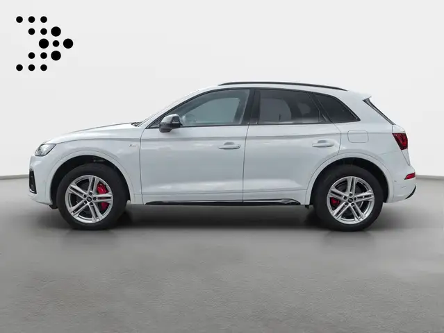 Audi Q5 view 3