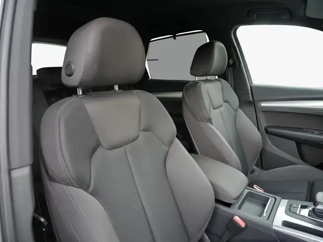 Audi Q5 view 11