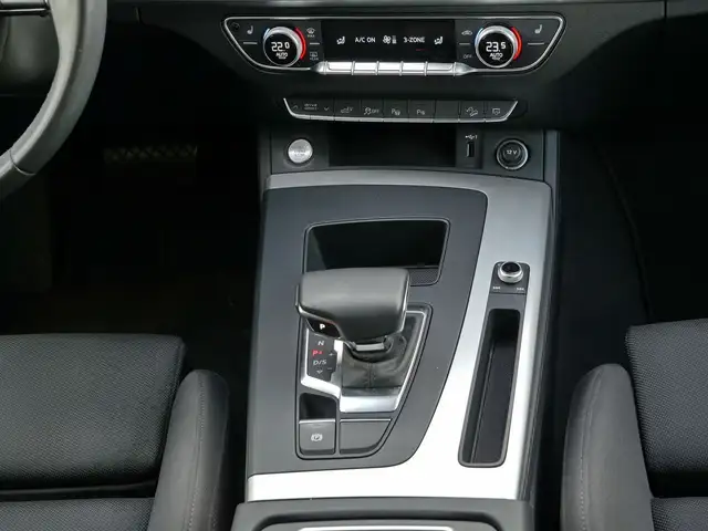 Audi Q5 view 7