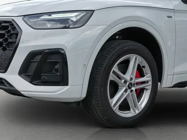 Audi Q5 view 14