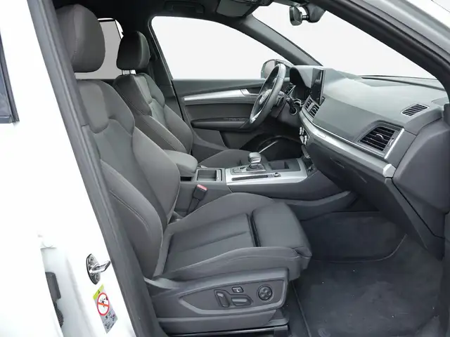 Audi Q5 view 4
