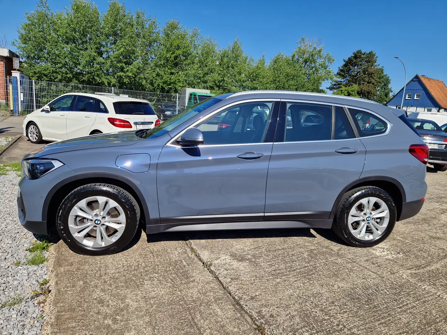 BMW X1 xDrive 25 e Advantage Grau - 2