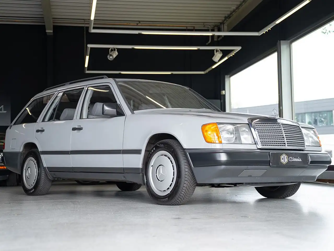 Mercedes-Benz E 230