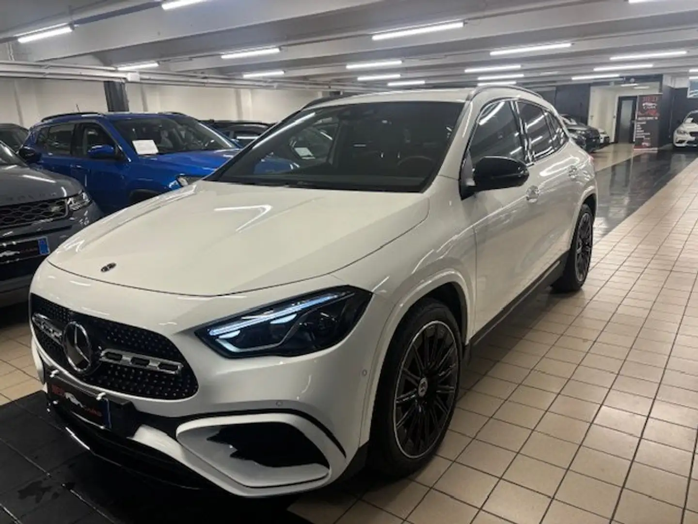 Mercedes-Benz GLA 220 AMG Line Premium Plus 4matic auto Bianco - 2