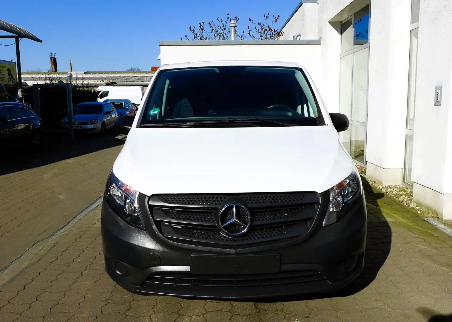 Mercedes-Benz Vito eVito 111/112 extralang Automatik Klima Sitzeizung Weiß - 2