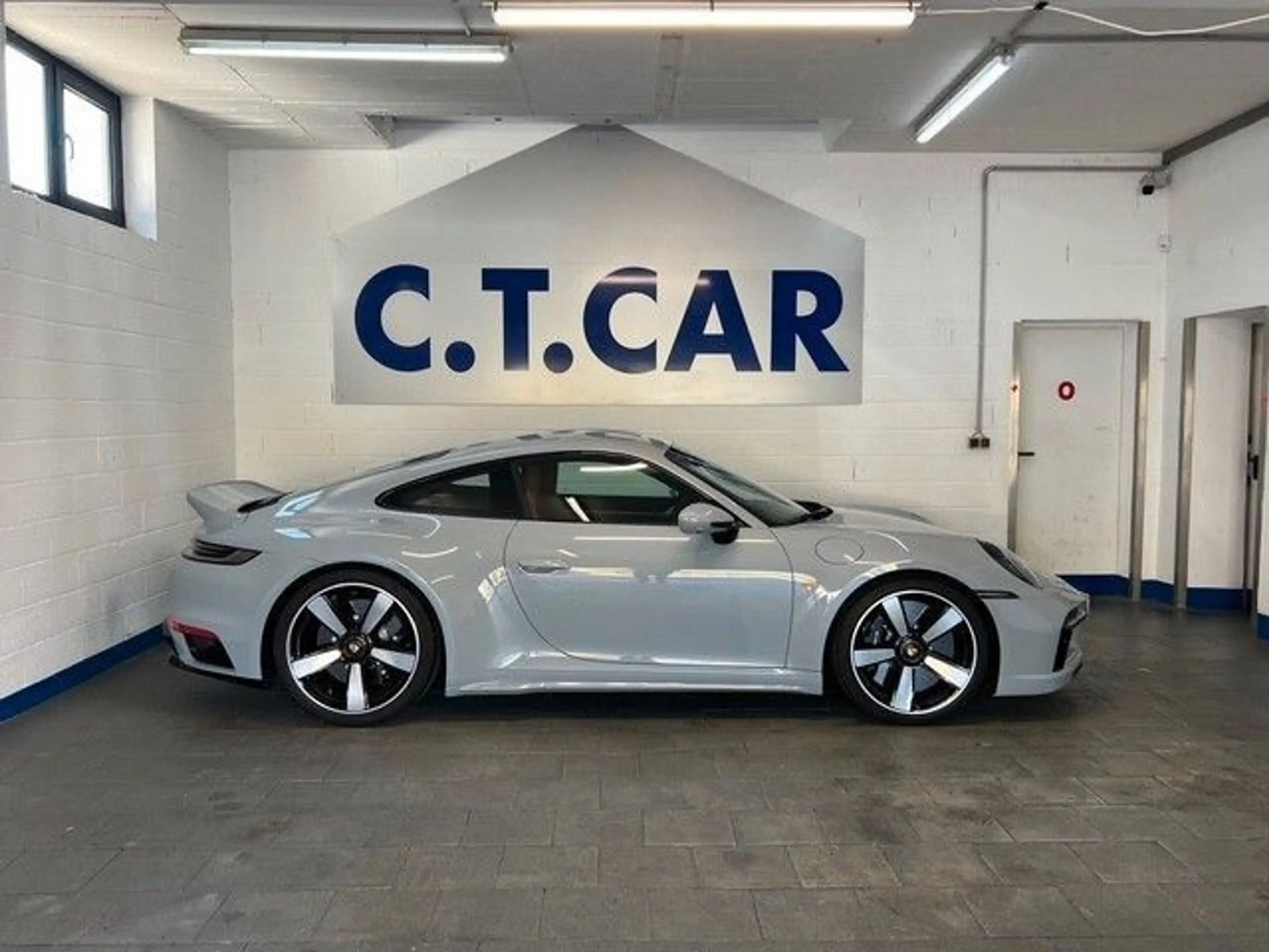 Porsche 992 911 Sport Classic I Limited Edition 560 of 1.250 I — photo 2