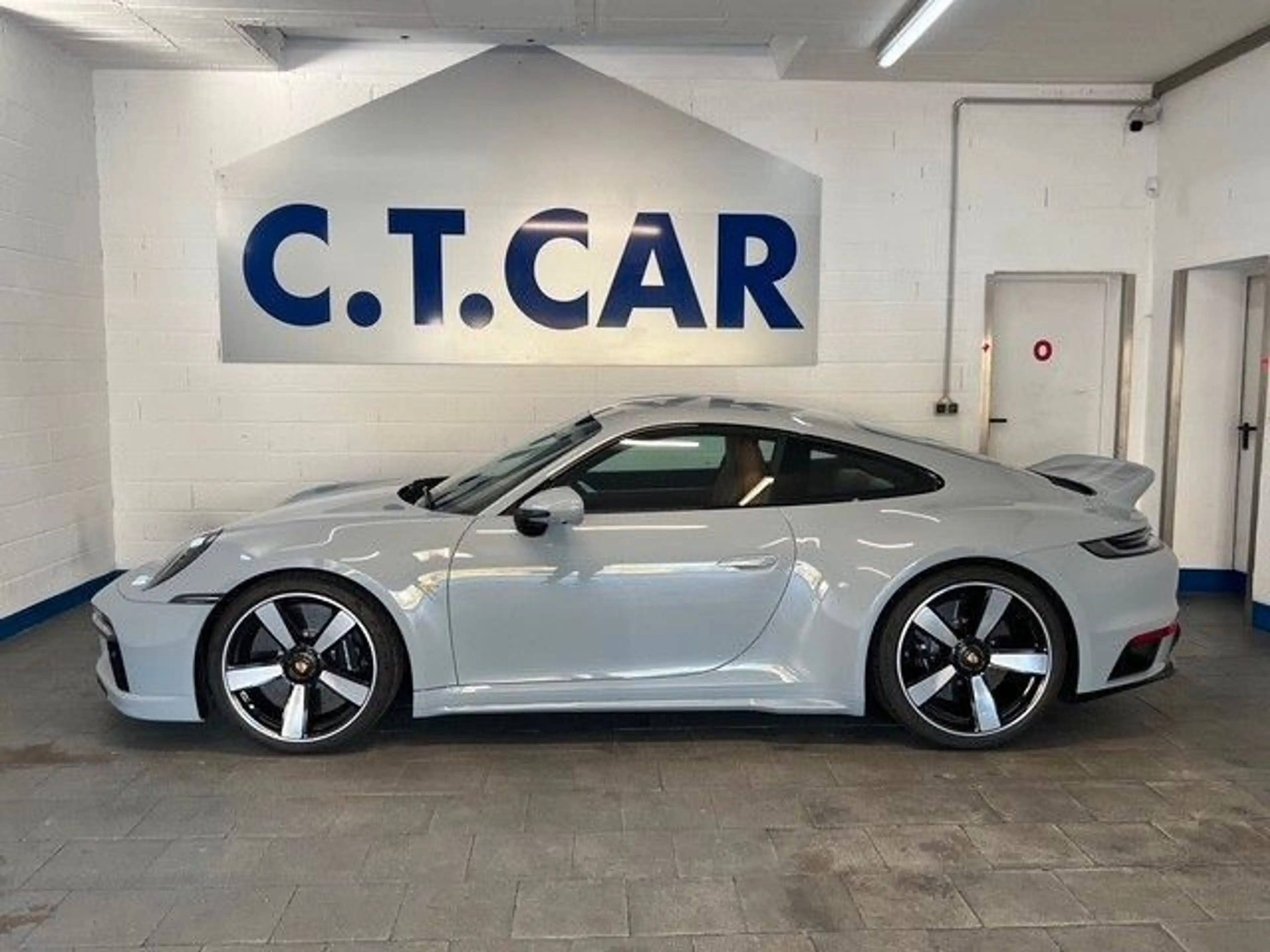 Porsche 992 911 Sport Classic I Limited Edition 560 of 1.250 I — photo 4