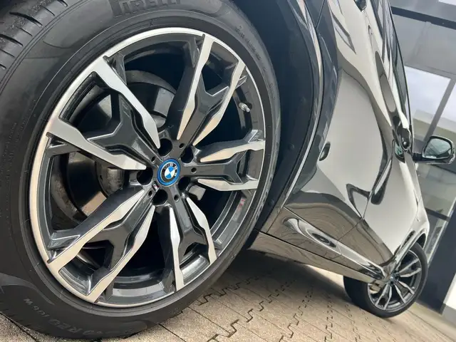 BMW X3 view 4