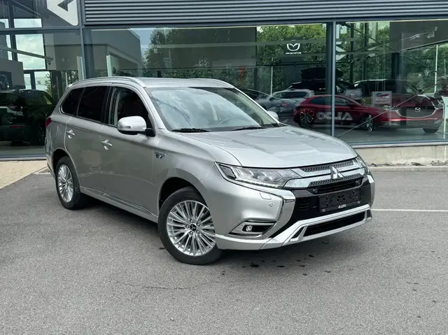 Mitsubishi Outlander 2.4i 4WD PHEV Business Edition MMCS