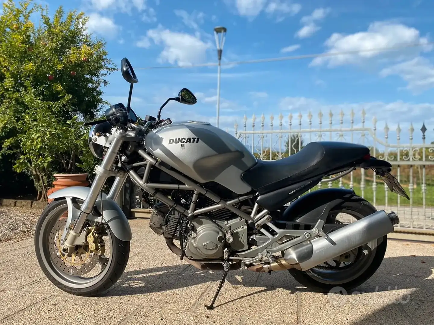 Ducati Monster 620 Dark Plateado - 2
