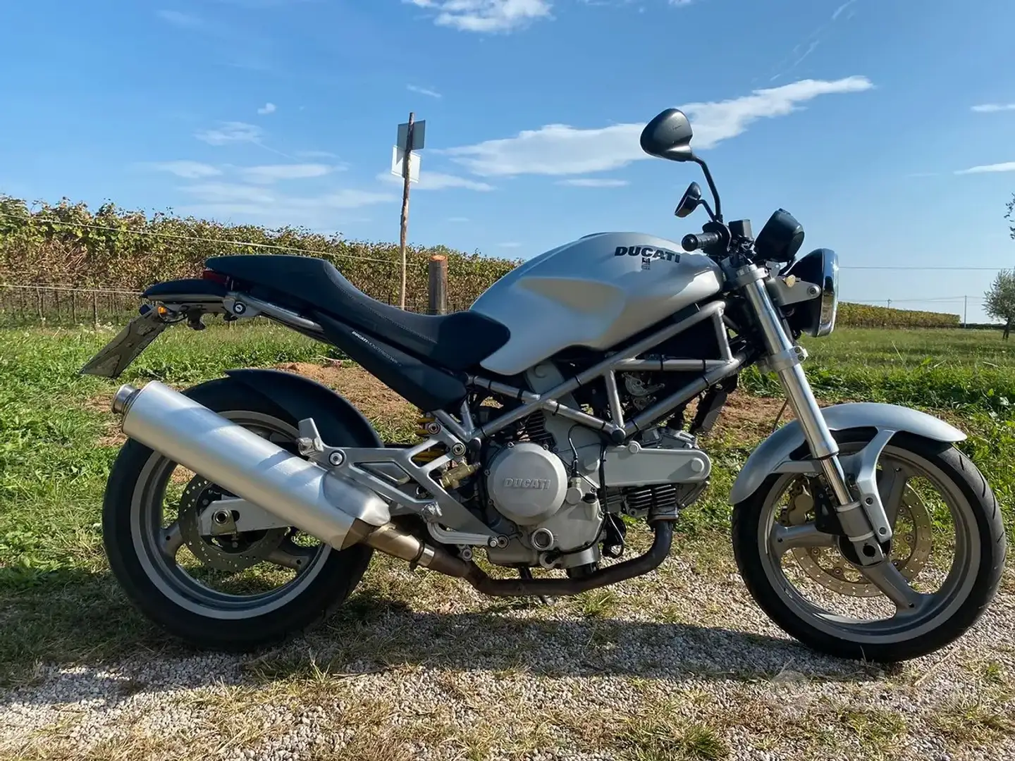 Ducati Monster 620 Dark Plateado - 1