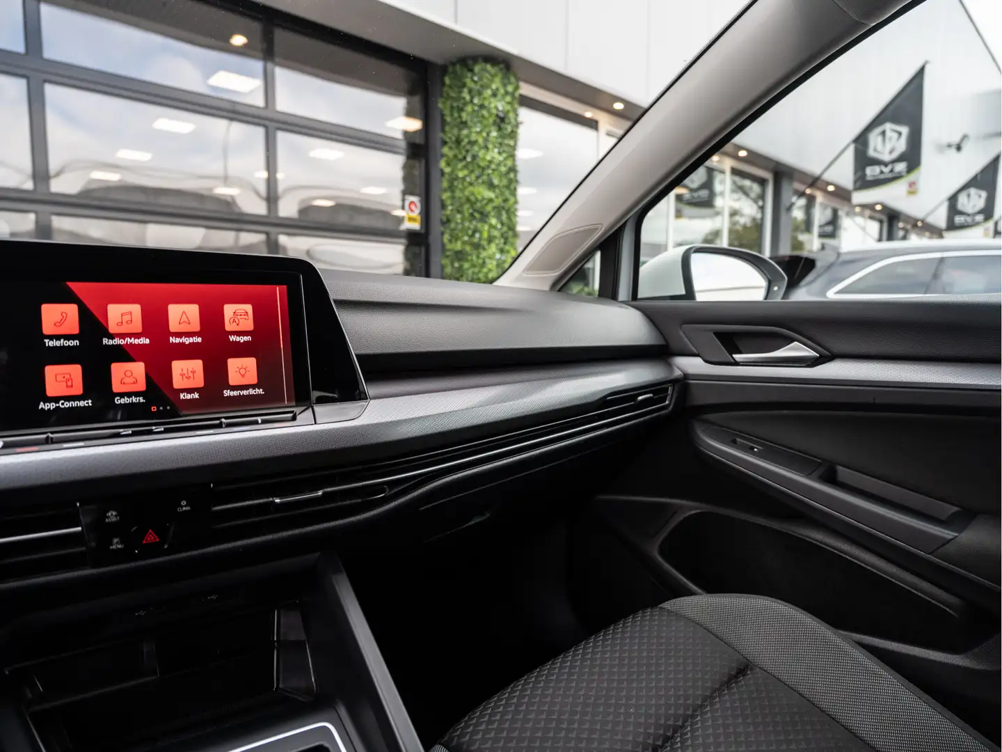 Volkswagen Golf 1.0 eTSI DSG Active | ACC | Ambient | Carplay | Weiß - 2