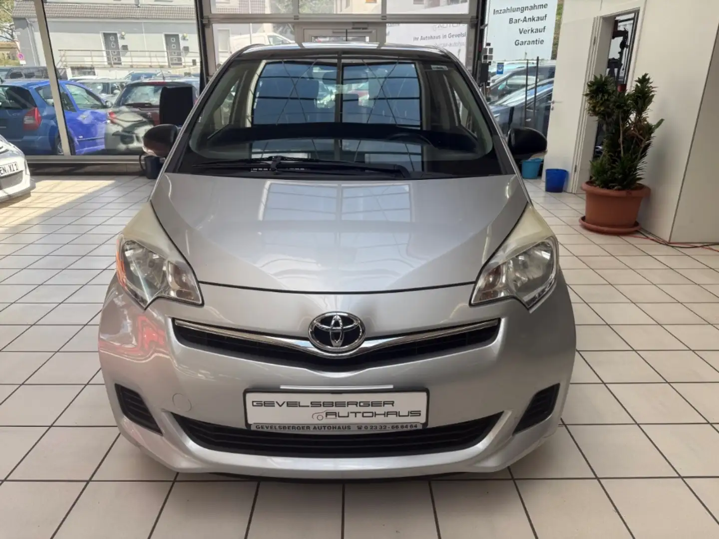 Toyota Verso-S Life 1.3 TÜV 1.Hand+VFW neu Garantie Klima Panoram Argent - 2