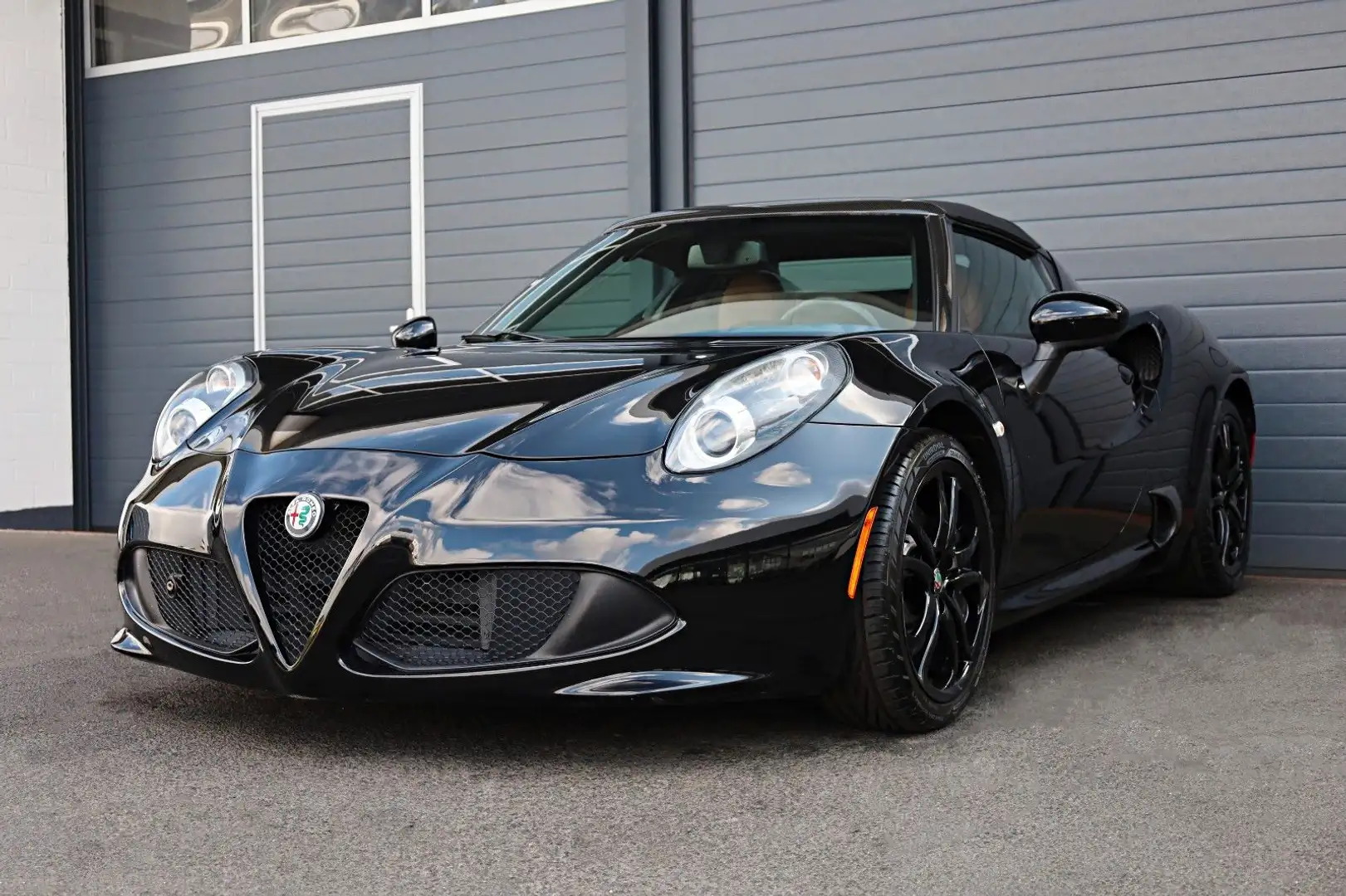 Alfa Romeo 4C Spider Targa/Carbon/Alpine/Kamera/BTH/R17 Schwarz - 1