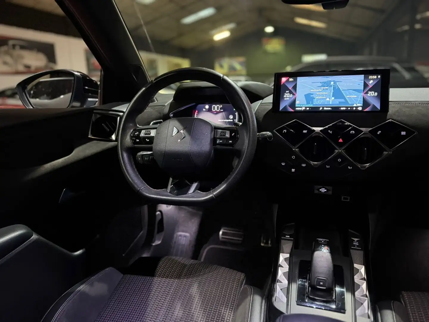 DS Automobiles DS 3 Crossback BlueHDi Performance Line + 130 Aut. Gris - 2
