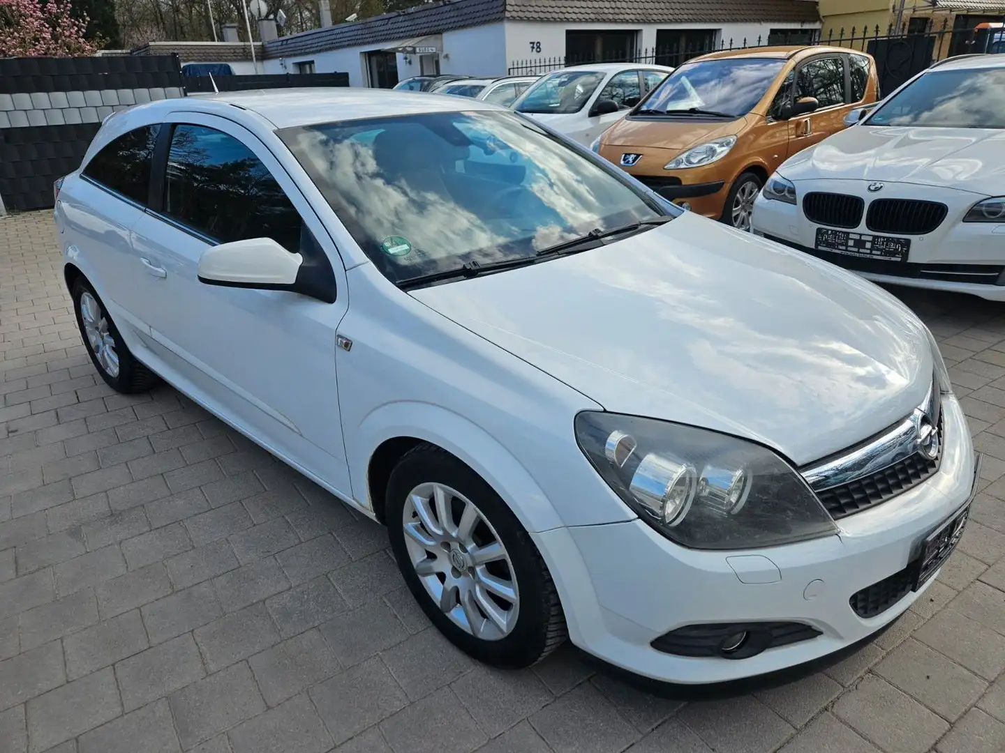 Opel Astra H GTC Edition Weiß - 1