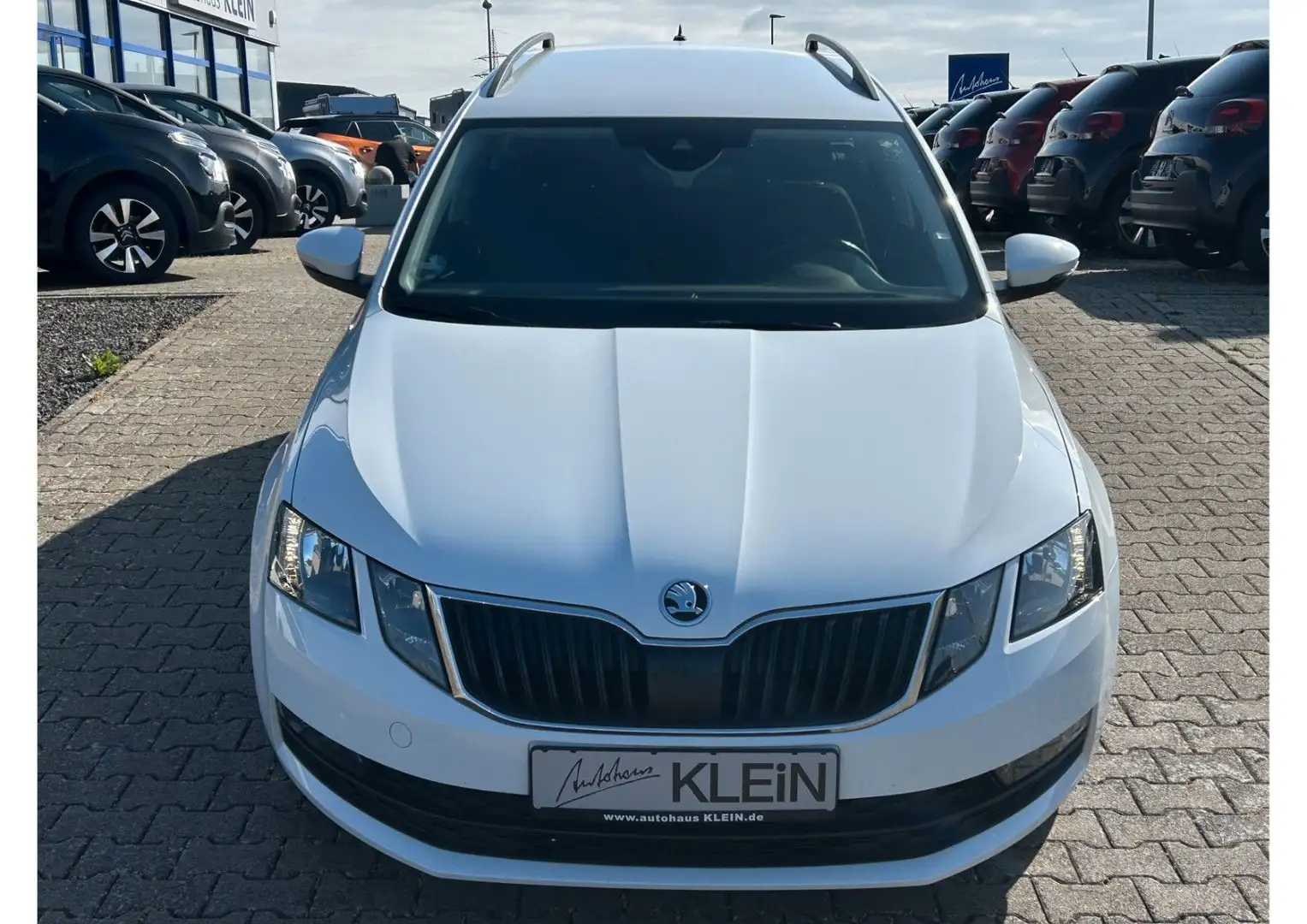 Skoda Octavia Combi 1.6 TDi DSG Ambition --NAVI-KAMERA Weiß - 1