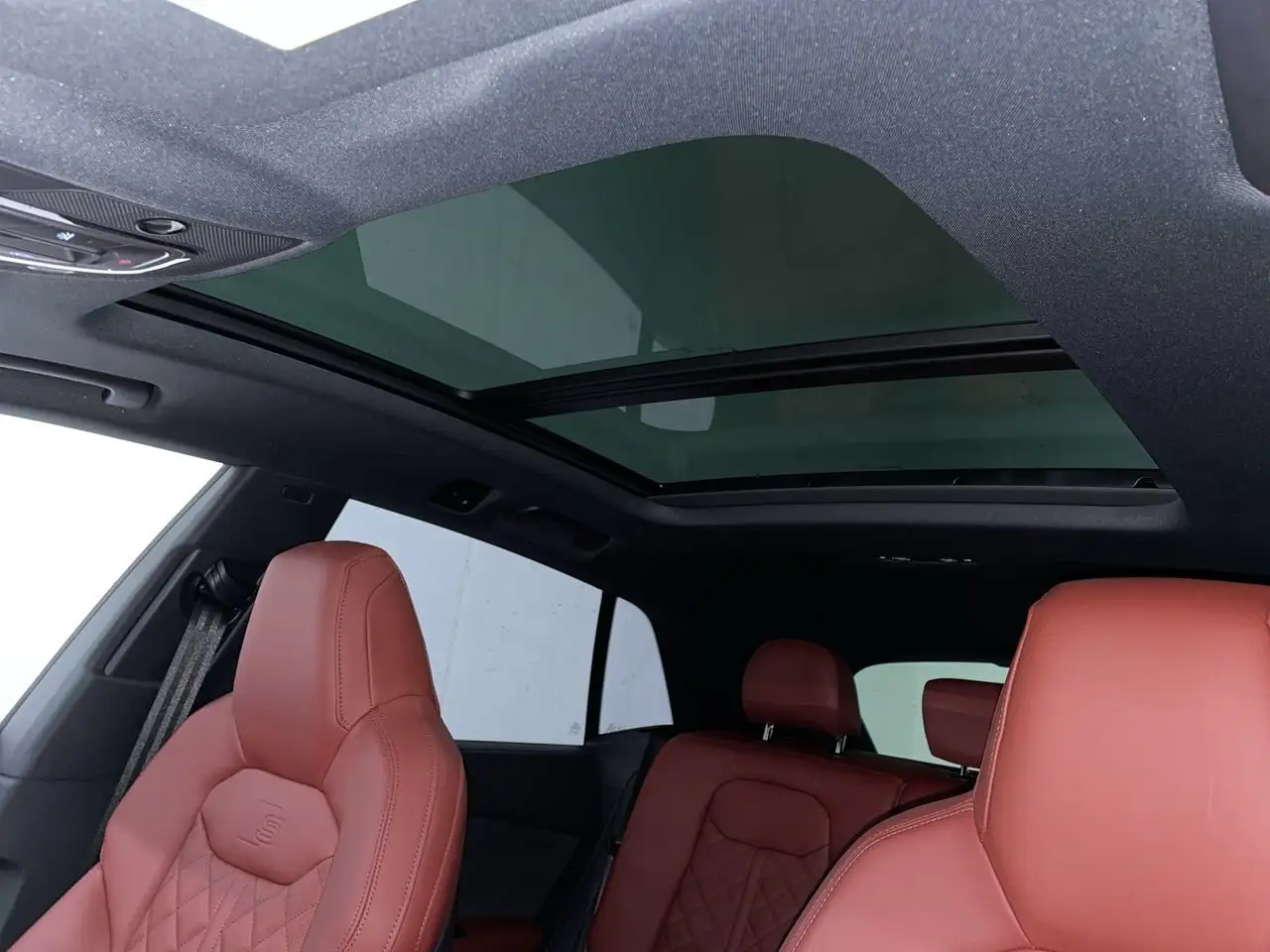 Audi SQ8 снимка Audi SQ8