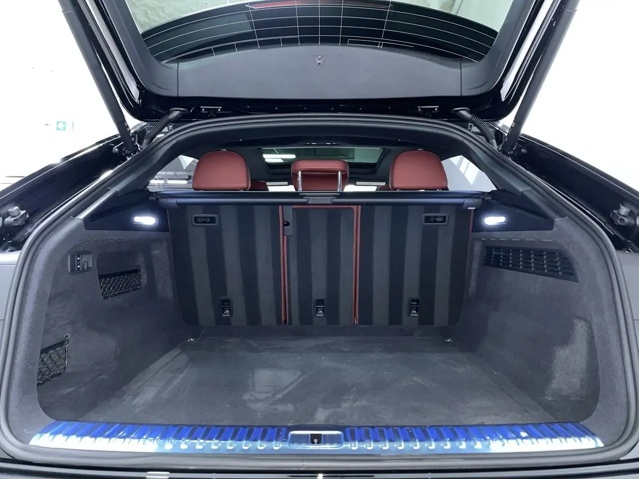 Audi SQ8 снимка Audi SQ8