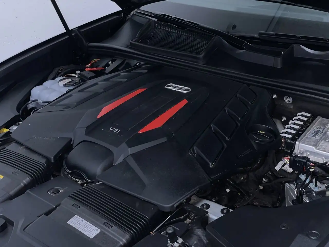 Audi SQ8 снимка Audi SQ8