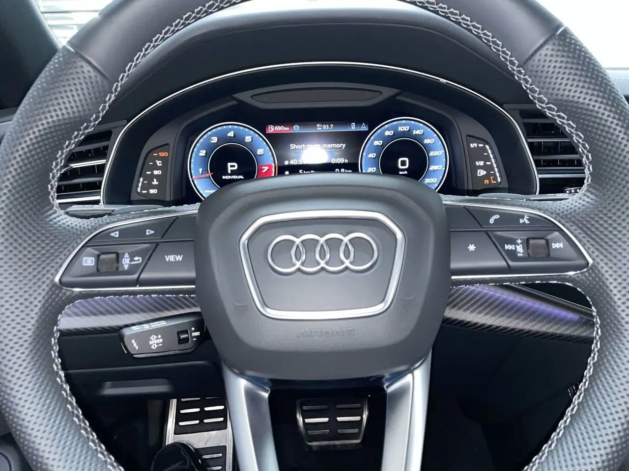 Audi SQ8 снимка Audi SQ8