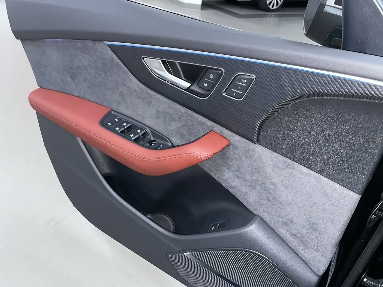 Audi SQ8 снимка Audi SQ8