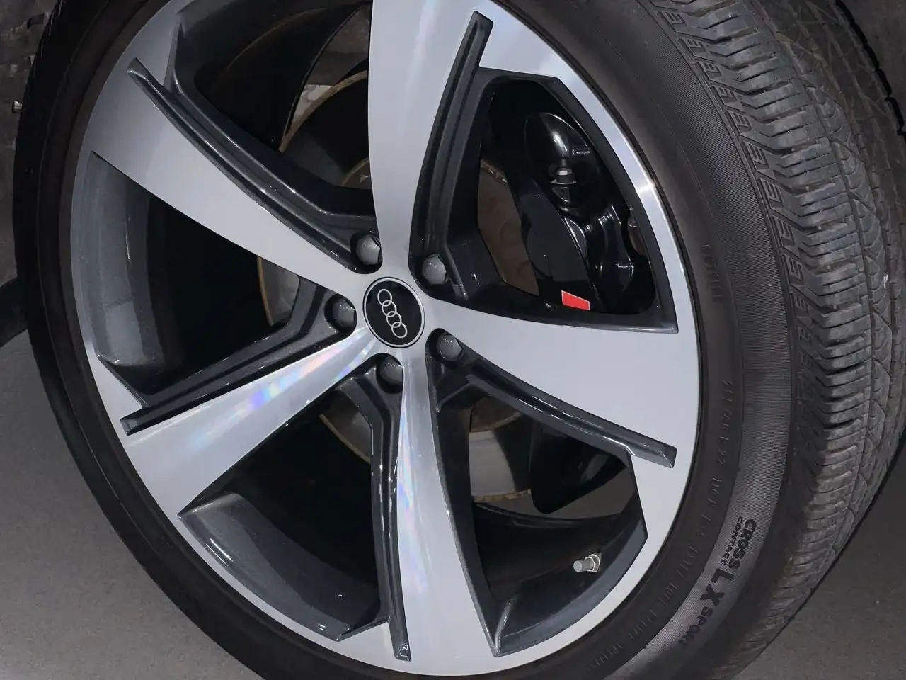 Audi SQ8 снимка Audi SQ8
