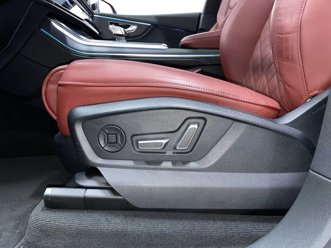Audi SQ8 снимка Audi SQ8