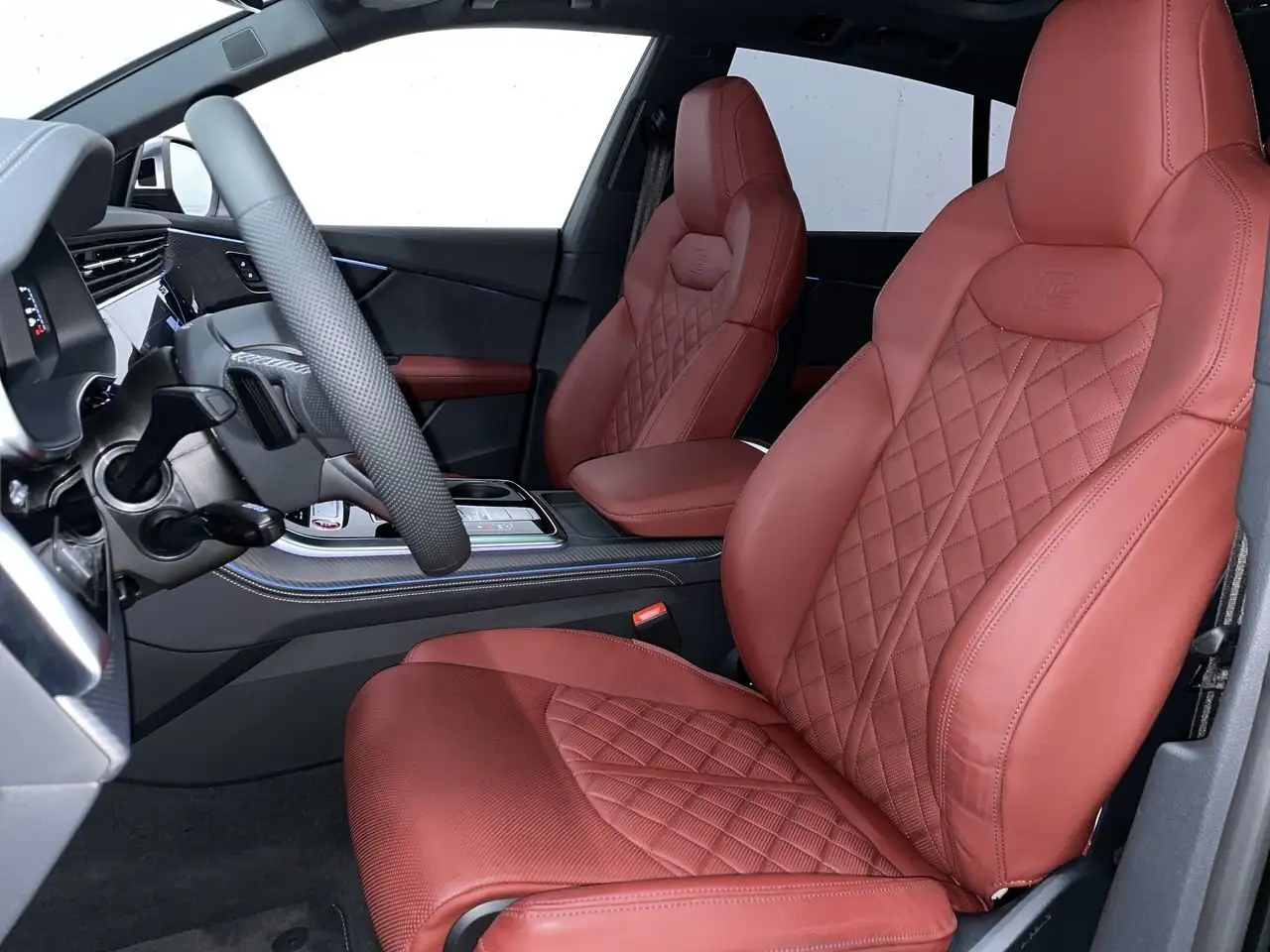 Audi SQ8 снимка Audi SQ8