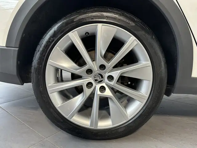 Skoda Octavia view 3