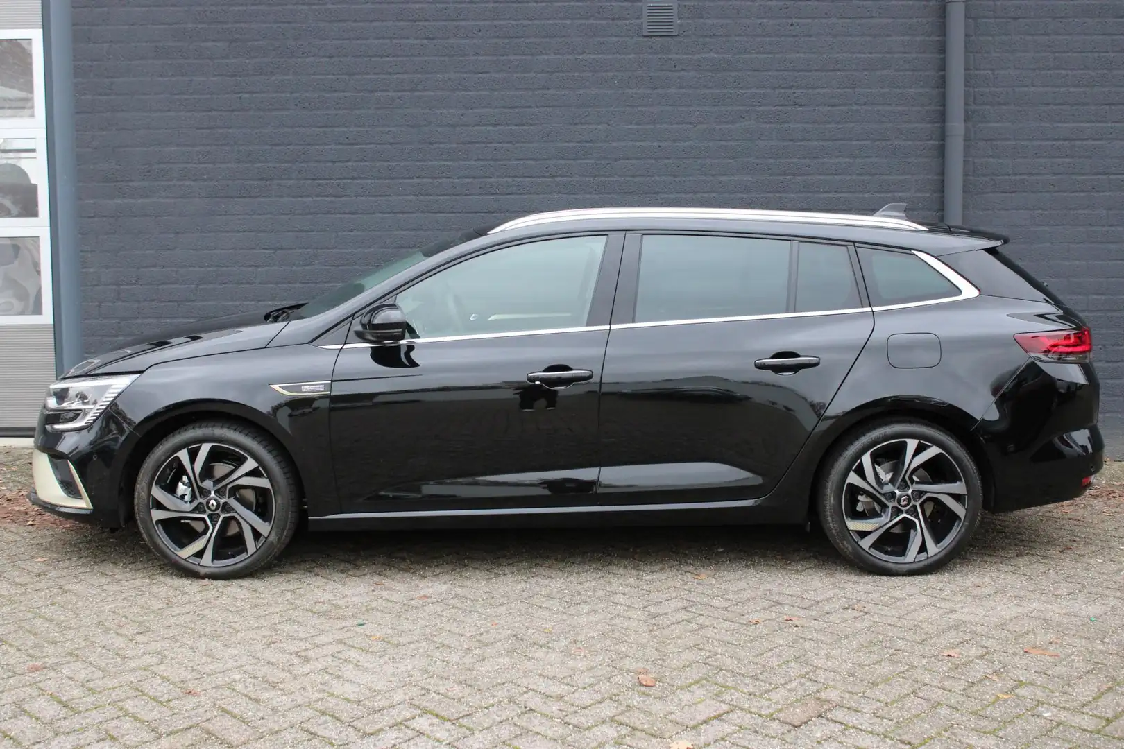 Renault Megane Estate 1.6 Plug-In Hybrid 160 PK E-Tech Engineered Zwart - 2