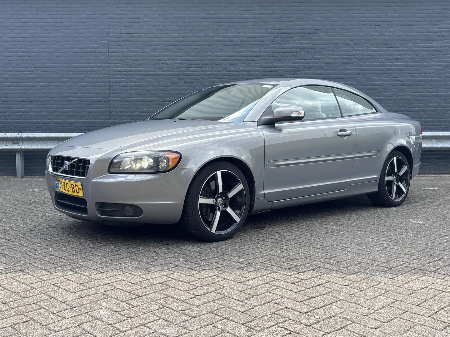 Volvo C70 Convertible 2.4 D5 Momentum | Leder | Cruise | Cli Gris - 2