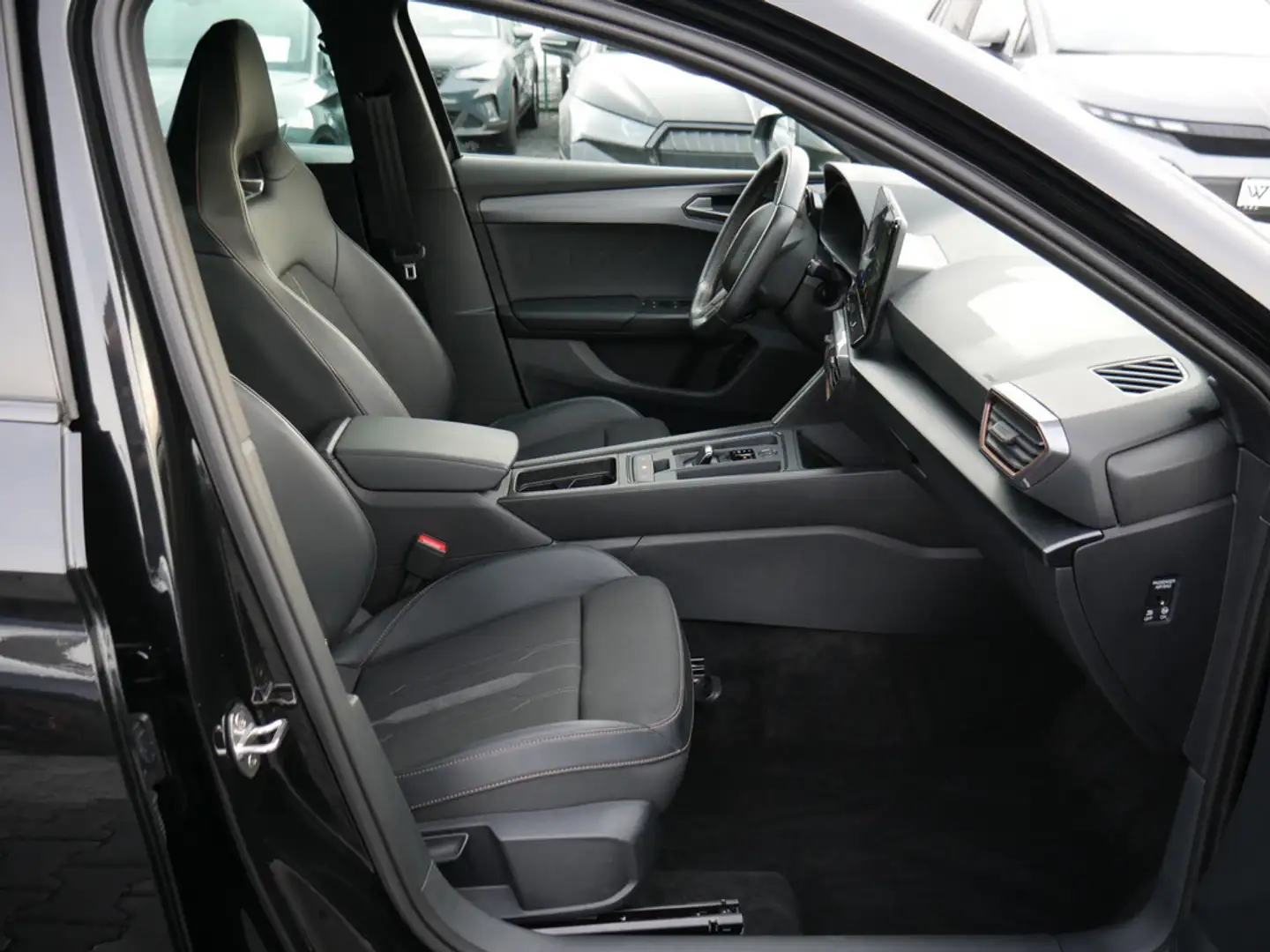 CUPRA Leon Sportstourer 2.0 TSI VZ 4Drive MATRIX BE Schwarz - 2